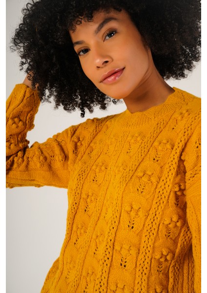 Kadın Hardal Pon Pon Desenli Ajurlu Bisiklet Yaka Yün Kazak TRIST-6146 indirimleri