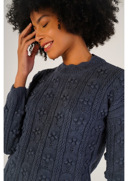 Kadın İndigo Pon Pon Desenli Ajurlu Bisiklet Yaka Yün Kazak TRIST-6146 indirimleri