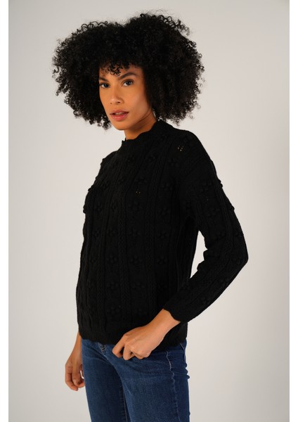 Kadın Siyah Pon Pon Desenli Ajurlu Bisiklet Yaka Yün Kazak TRIST-6146 fırsatları