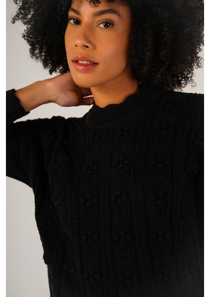 Kadın Siyah Pon Pon Desenli Ajurlu Bisiklet Yaka Yün Kazak TRIST-6146 indirimleri