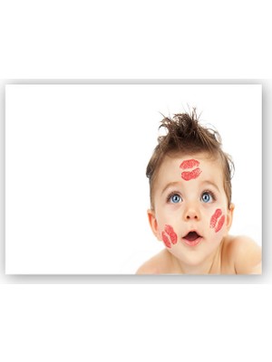 Caka Tablo   Ahşap Tablo Beyaz Zemin Bebek ve Yüzünde Öpücükler