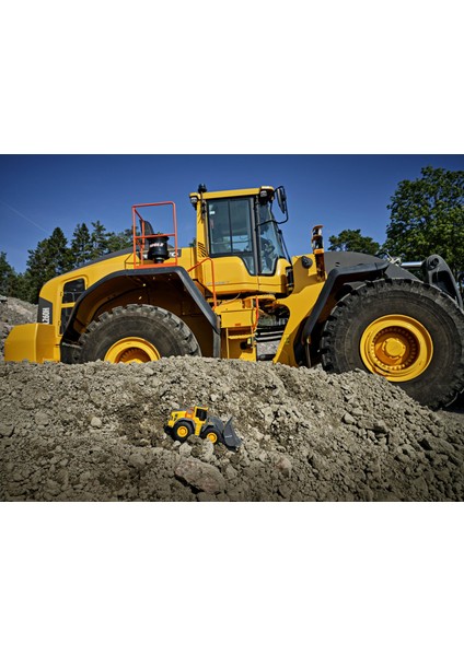 Dickie Volvo Yükleyici Kepçe, Sesli ve Işıklı 203723003 fırsatları