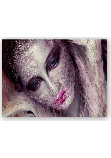 Ahşap Tablo Donmuş Makyajlı Kadın