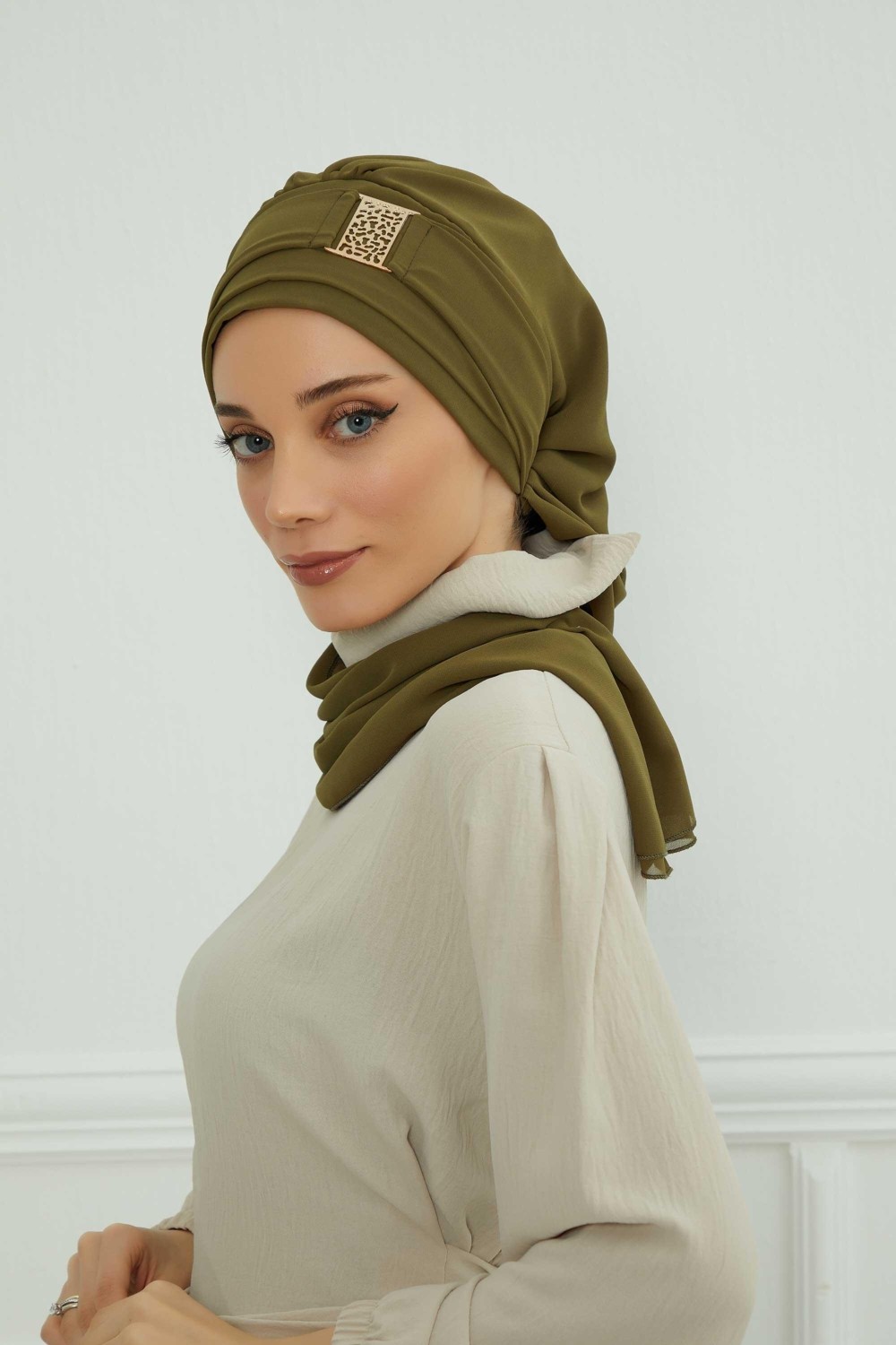 Aisha's Design Dekolte Kapatabilen Gold Aksesuarlı Şifon Hazır Türban,Haki Yeşil,HT-11 görsel 3