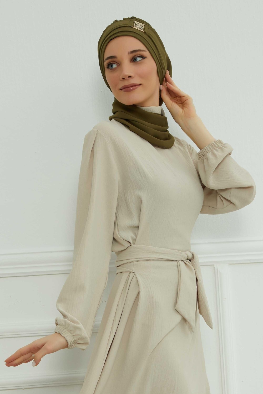 Aisha's Design Dekolte Kapatabilen Gold Aksesuarlı Şifon Hazır Türban,Haki Yeşil,HT-11 görsel 5
