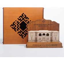 Anadolia 100. Yıl Anısına Ilk Meclis Rölyef