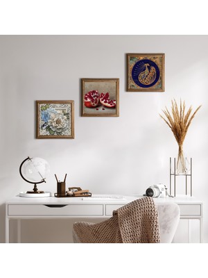 Pinecone Stone Tavus Kuşu, Kelebekli Çiçek, Nar Ahşap Çerçeveli Taş Duvar Tablosu 3’lü Set – 25x25 cm Dekoratif Modern Sanat – Ev ve Ofis Dekoru |W3-1169|
