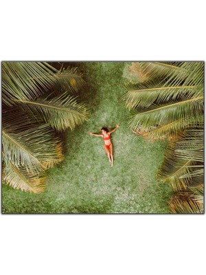 Tablo Dekor Palmiyeler Arsında Güneşlenen Kadın Kanvas Tablo