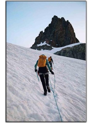 Tablo Dekor Karla Kaplı Dağa Tırmanan Dağcı Kanvas Tablo