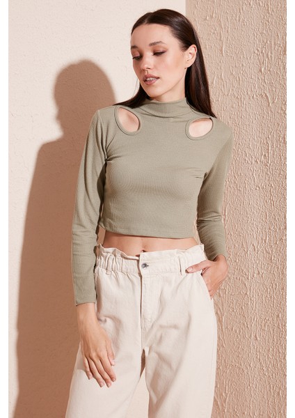 Esnek Slim Fit Cut Out Pencereli Dik Yaka Crop Bluz Bayan Bluz 5865348 fiyatları