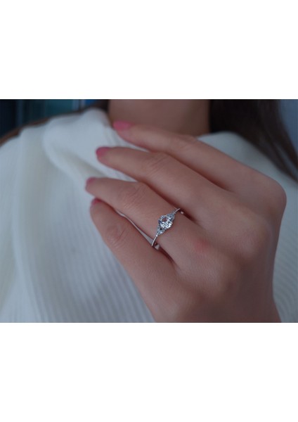 Pırlanta ve Beyaz Topaz Taşlı Alhena Yüzük 0417R0327 fırsatları
