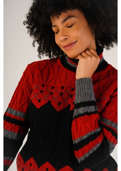 Kadın Koyu Gri-Siyah Jakarlı Saç Yürütme Desenli Balıkçı Yaka Yün Kazak TRIST-6152 indirimleri