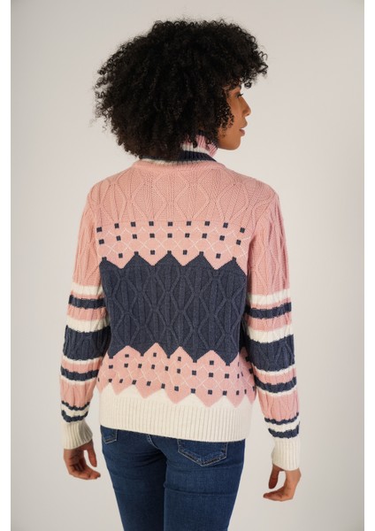 Kadın Kemik Jakarlı Saç Yürütme Desenli Balıkçı Yaka Yün Kazak TRIST-6152 modelleri