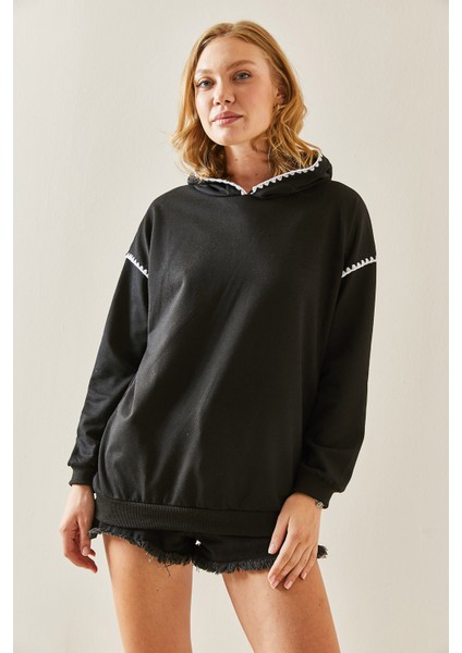 Siyah Nakış Detaylı Kapüşonlü Sweatshirt 3YXK8-47510-02