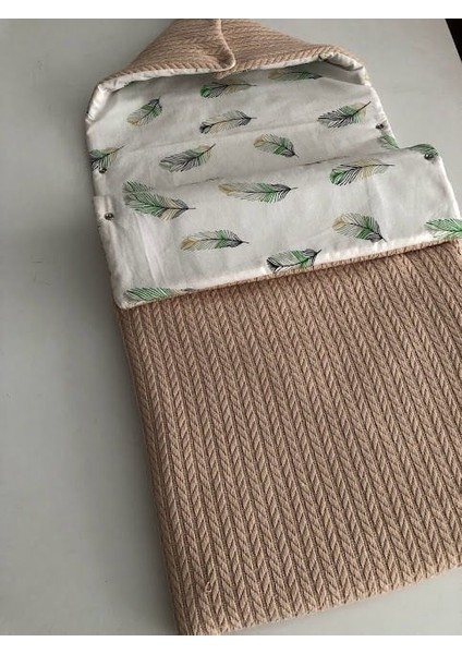 Bej Örgü Yeşil Tüy Poplin Şapkalı Kundak