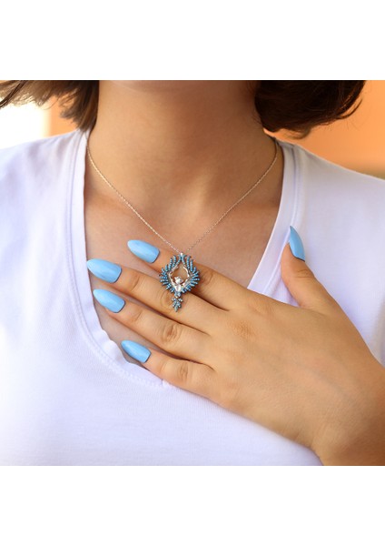 Turkuaz Taşlı Arkası Dönük Kadın Gümüş Kolye modelleri