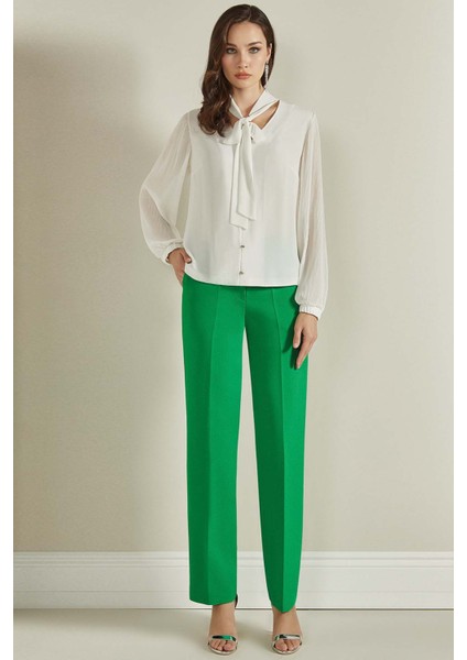 V Yaka Beyaz Dokuma Bluz