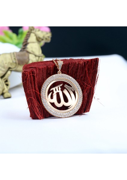 Beyaz Taşlı Plaka Allah Gümüş Kolye