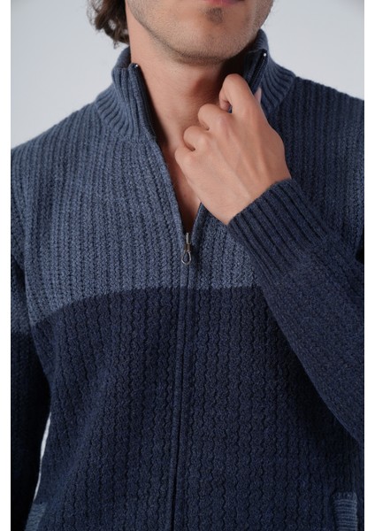 Erkek Lacivert Zikzak Yürütmeli Çift Renkli Dik Yaka Fermuarlı Cepli Triko Yün Hırka TRIST-5302 indirimleri