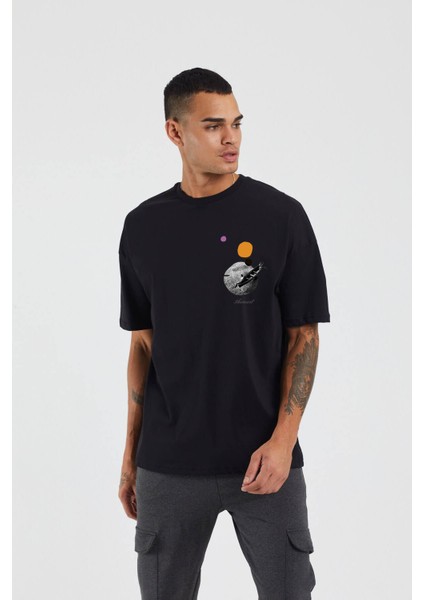 Sandal ve Ay Baskılı Siyah Oversize Tshirt fiyatları