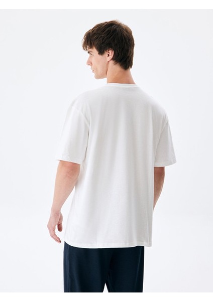 ErkekLogolu Baskılı Beyaz T-shırt modelleri