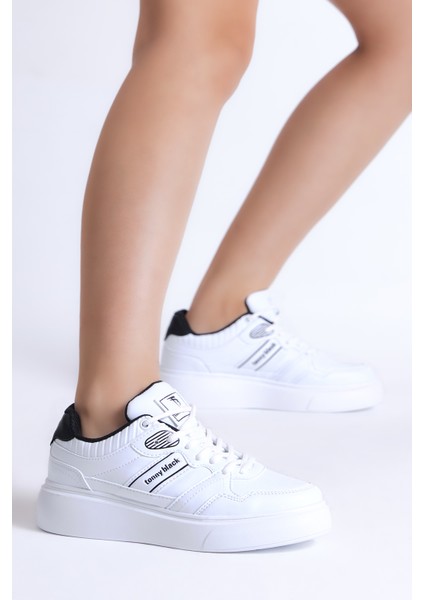 Kadın Beyaz Siyah Poli Taban Yanı Şeritli Bağcıklı Sneaker