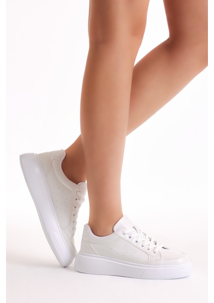 Kadın Beyaz Poli Taban Bağcıklı Spor Ayakkabı modelleri