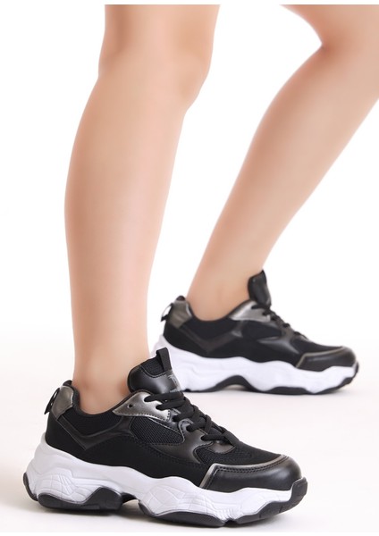 Kadın Siyah Beyaz Poli Taban Nefes Alabilen Kumaş Bağcıklı Sneaker