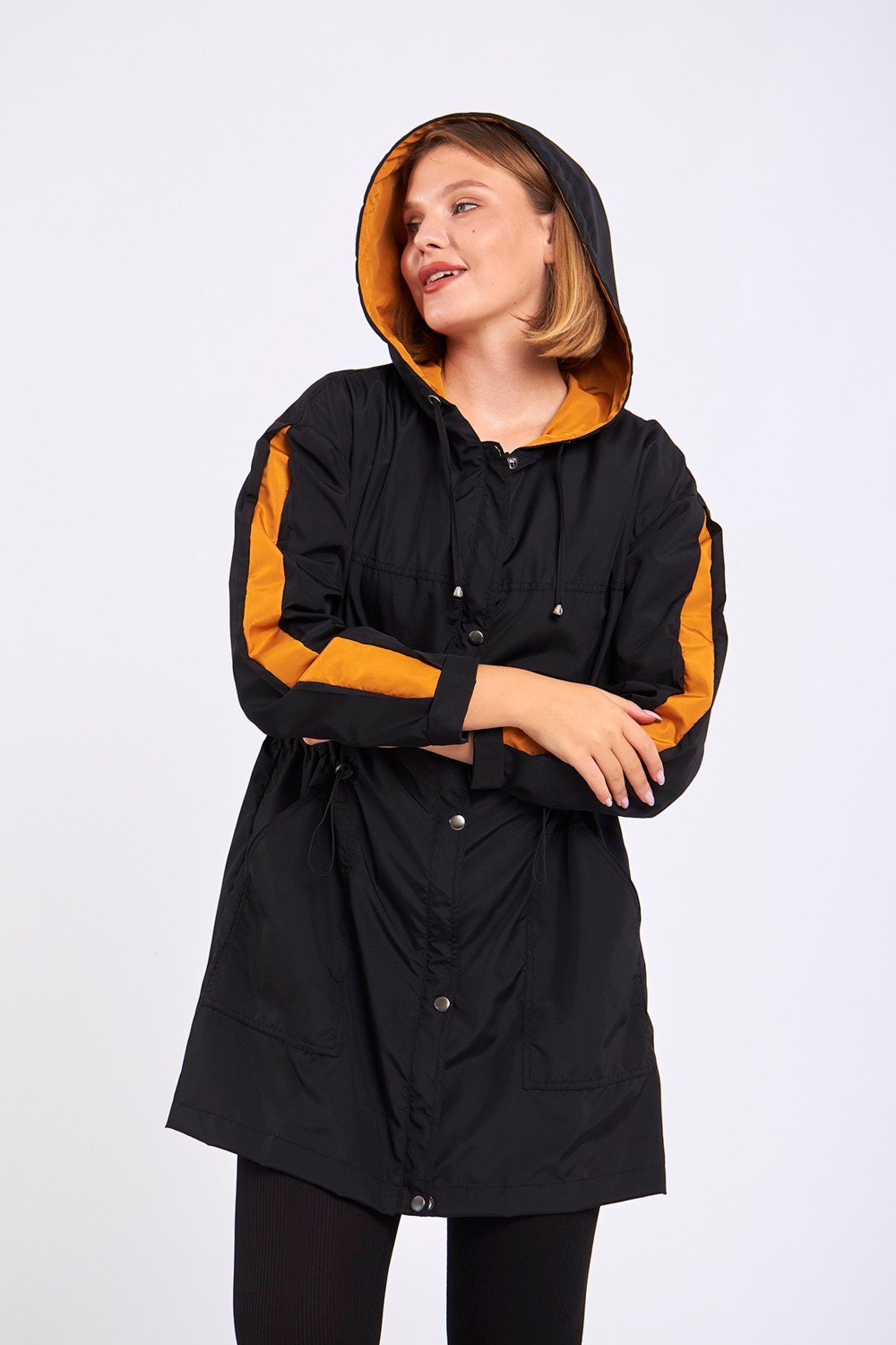 Moda Tuğram Micro Midi Siyah Kolları Detaylı Yağmurluk & Rüzgarlık görsel 3