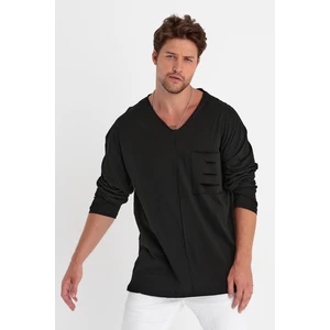 Uzun Kollu Cep Yırtmaç Detaylı V Yaka Süper Oversize T-Shirt