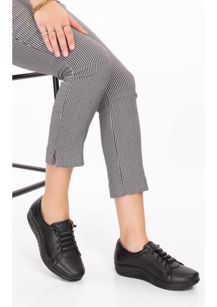 ARTI ARTI AYAKKABI ARTI-ARTI001-2207 Deri Yürüyüş Tabanlı Kadın Siyah Ayakkabı fiyatları