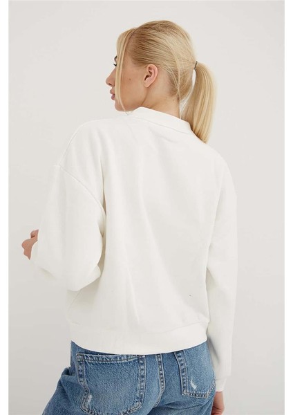 Polo Yaka Nakışlı Sweat Ekru indirimleri