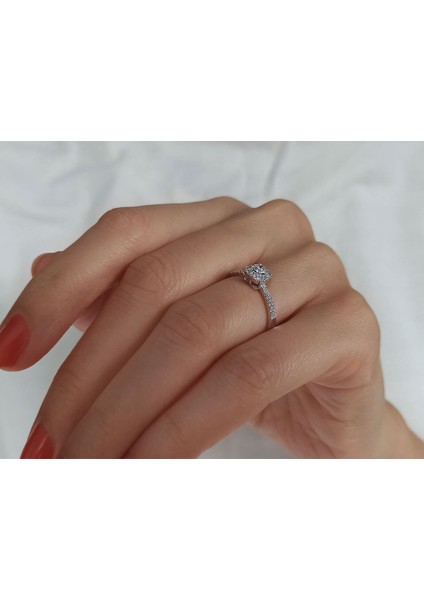 1 Karat Prenses Kesim Pırlanta Görünümlü Tektaş Yüzük 0423R0116