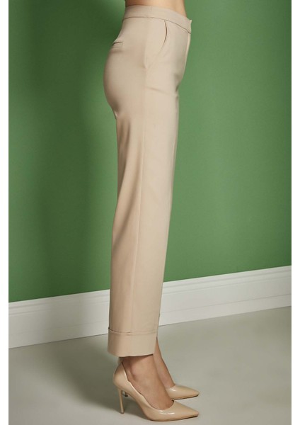 Bol Paça Bej Dokuma Pantolon modelleri