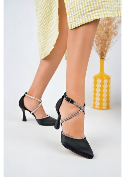 Kadeh Ökçeli Sivri Kalıp Siyah Saten Kadın Stiletto modelleri