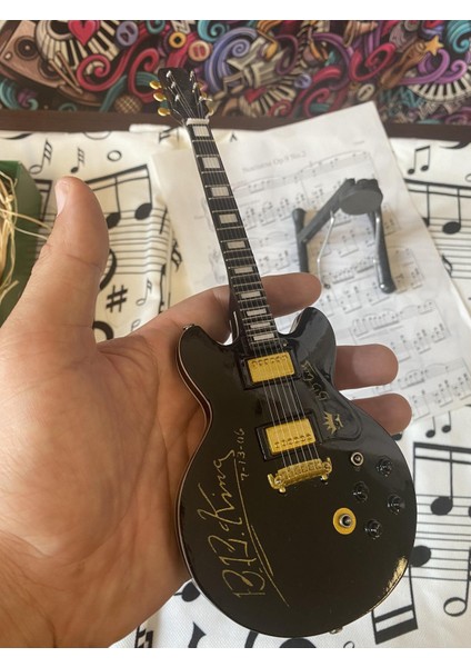 Elektro Gitar El Yapımı Ahşap Minyatür Biblo 25 cm B.b. King Imza Elektro Gitar