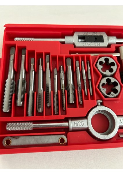 Kılavuz ve Pafta Takımı 40 Parça Metrik MK2600