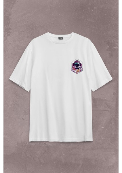 Uzayda Satürn Gezegeni Yanında Basketbol Oynayan Astronot Sırt Ön Baskılı Oversize Tişört T-Shirt