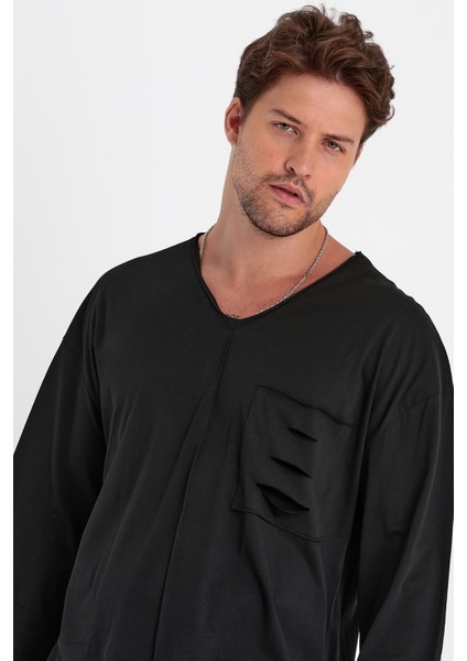 Uzun Kollu Cep Yırtmaç Detaylı V Yaka Süper Oversize T-Shirt