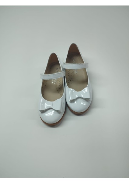 Rose Club Kız Çocuk Beyaz Rugan Babet Ayakkabı Düz Tabanlı Şık Tasarım fiyatları