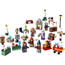 LEGO®  Harry Potter™ Yılbaşı Takvimi 2023 76418 - 7 Yaş ve Üzeri Harry Potter Hayranları İçin Hogsmade Köyü Temalı Hediyelik Yapım Seti (227 Parça)