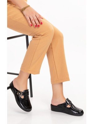 Akgün Terlik Kadın  Siyah Rugan Yılan Desen Ortopedik Terlik