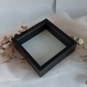 Verda Çerçeve 
25X25 cm Verda Anı Çerçevesi-6 cm Derinlikli Anı Çerçevesi Gül Kutusu! Siyah