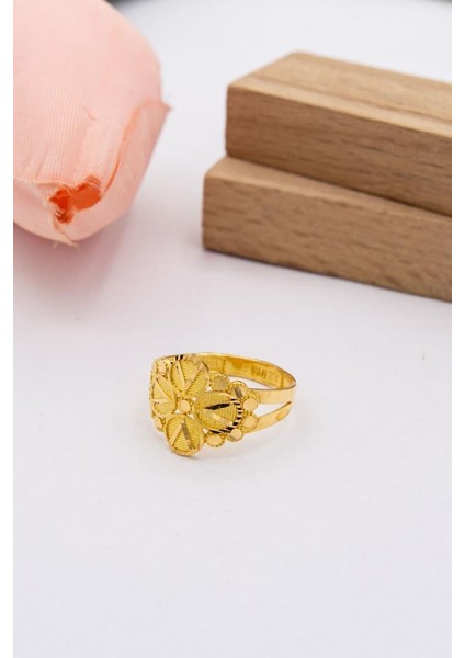 22 Ayar Altın Yüzük Kalemli Işlemeli Kadın Yüzük