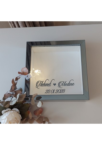 isimli ve Ledli 25X25 cm Verda Anı Çerçevesi-6 cm Derinlikli Anı Çerçevesi Gül Kutusu! Füme