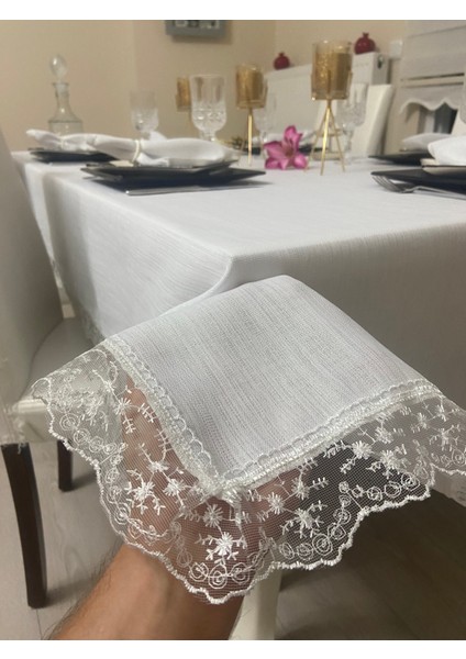 Keten Görünümlü Dantel Detaylı Simli Dertsiz Masa Örtüsü Beyaz + 12 Peçete