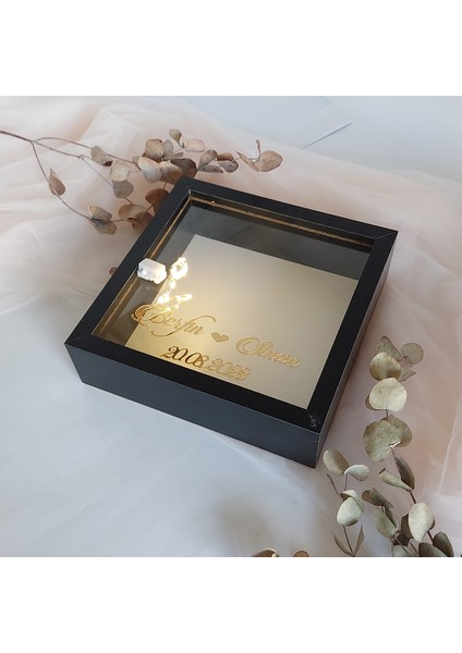 isimli ve Ledli 25X25 cm Verda Anı Çerçevesi-6 cm Derinlikli Anı Çerçevesi Gül Kutusu! Siyah fiyatları