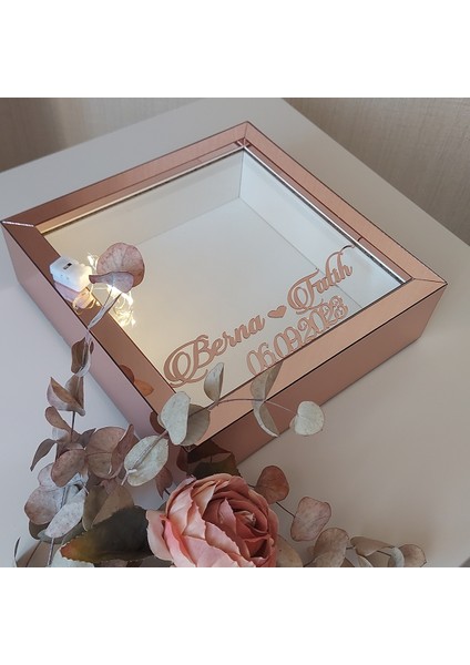 isimli ve Ledli 25X25 cm Verda Anı Çerçevesi-6 cm Derinlikli Anı Çerçevesi Gül Kutusu! Rose