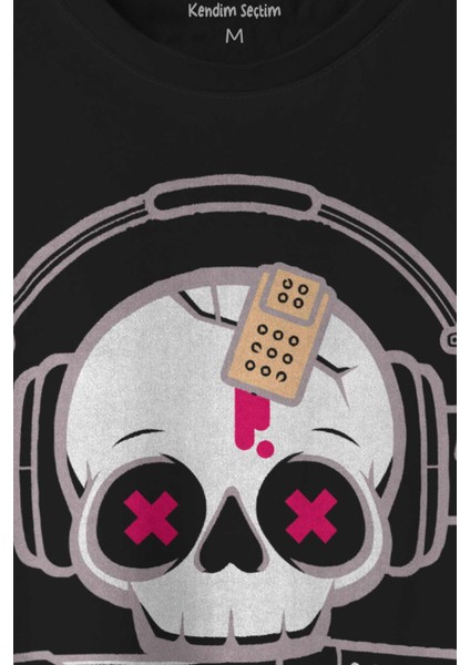 Müzik Dinleyen Kuru Kafa Kulaklık Bıçak Yara Bandı Skull Baskılı Tişört T-Shirt fiyatları