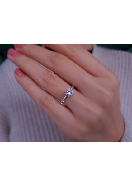 Pırlanta ve Beyaz Topaz Taşlı Elurra Yüzük 0402R0043 indirimleri